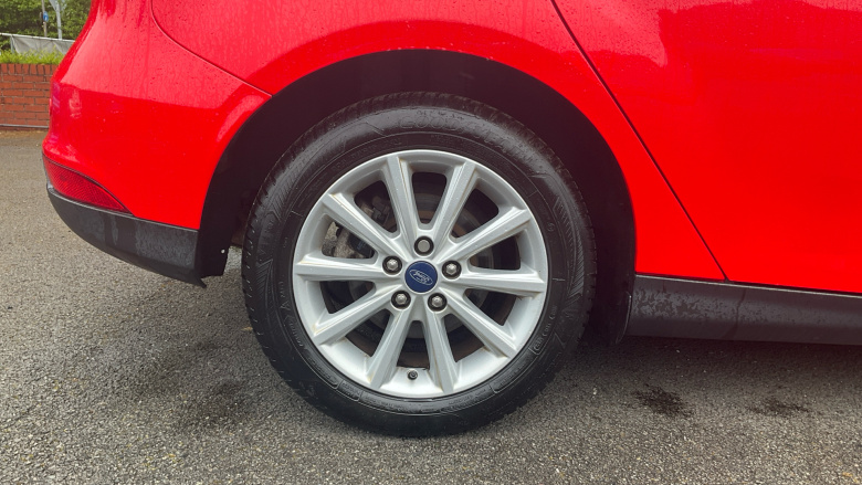 Ford Focus 1.5 EcoBoost Titanium 5dr Auto Petrol Hatchback